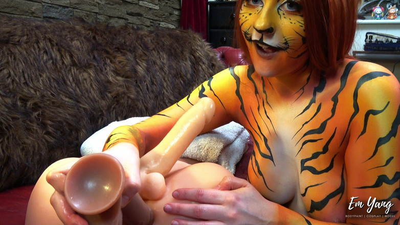 Em Yang: Tijger bodypaint overheersing ervaring