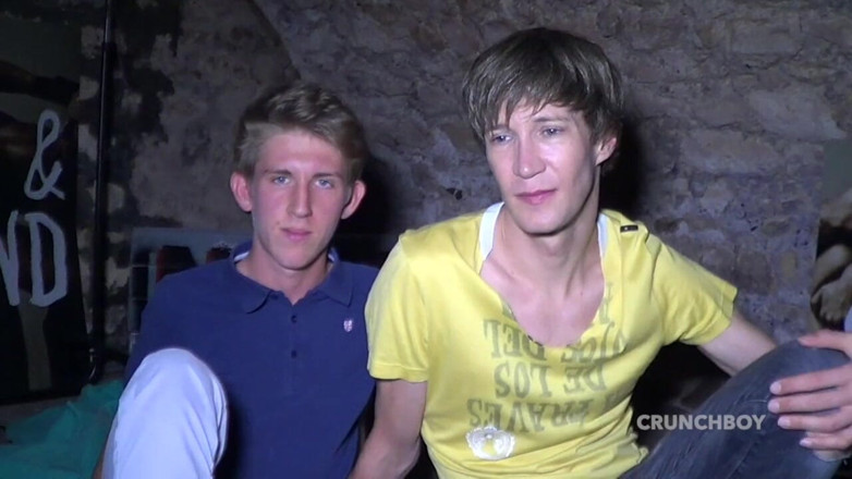 MEN BIG COCKS FUCKERS: Iinnocent twink ošukaná xxl ptákem staršího chlapce