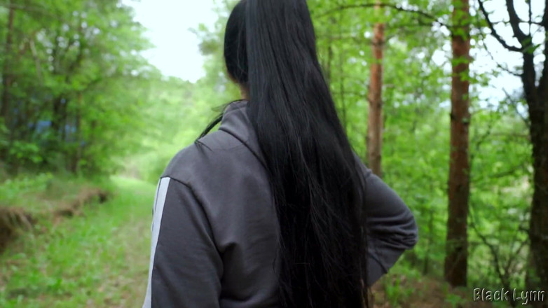 YSP Studio: Quickie Blowjob in Abandoned Park House