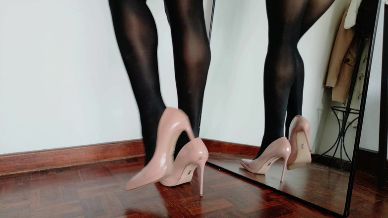 Kinky Lyrical: Které podpatky vypadají nejlépe? Černý nylon