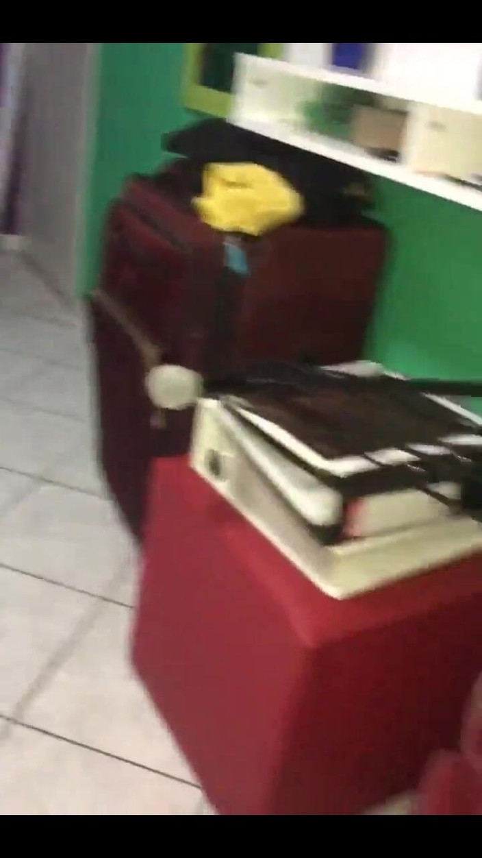 i7Bernard: Après avoir peint la chambre, j’ai craqué cette branlette n ° 01