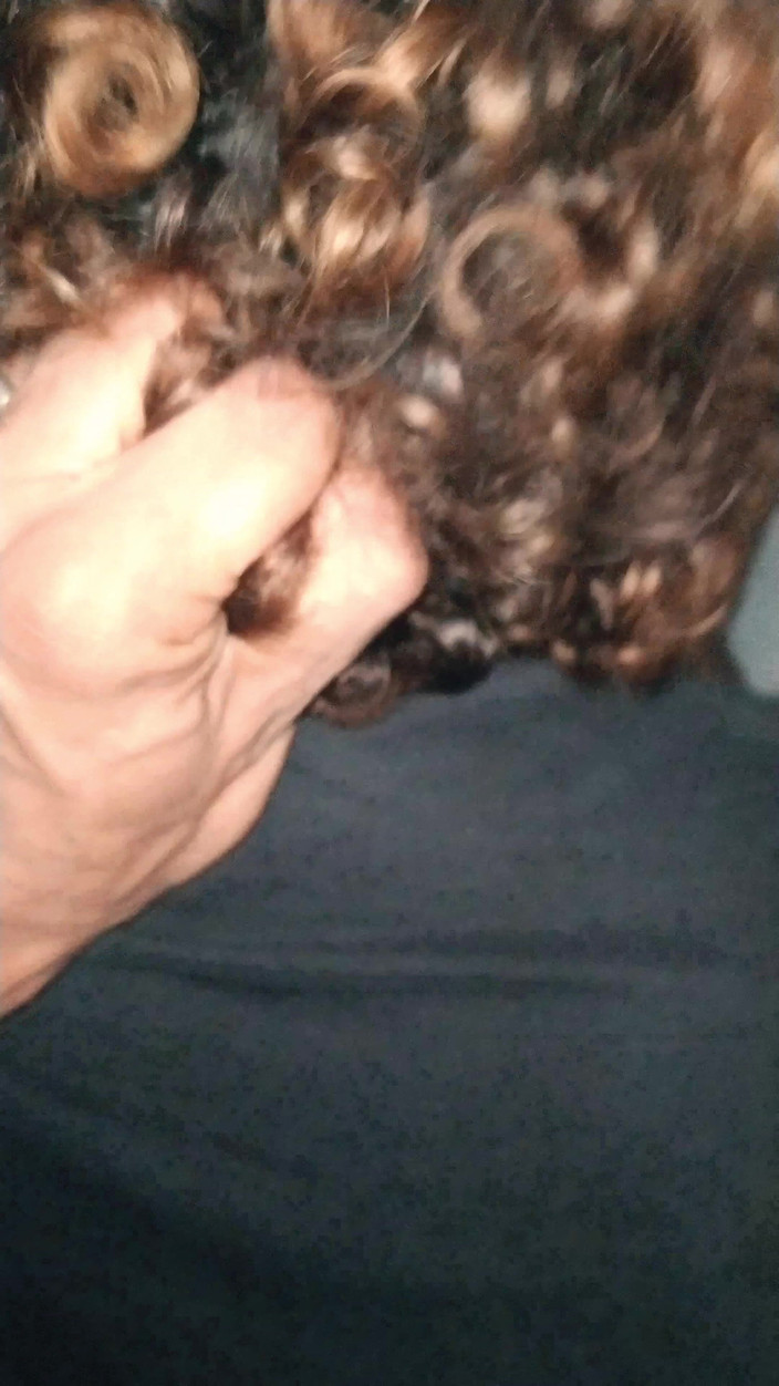 Lily & Theo: Cái lỗ đít của cô ấy chặt đến nỗi nó bú cái mu...