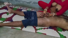 FireeCouple: Prima volta che la cameriera indiana tocca il cazzo