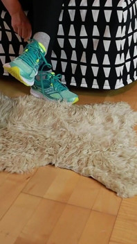 Strumpfhosen und Laufschuhe
