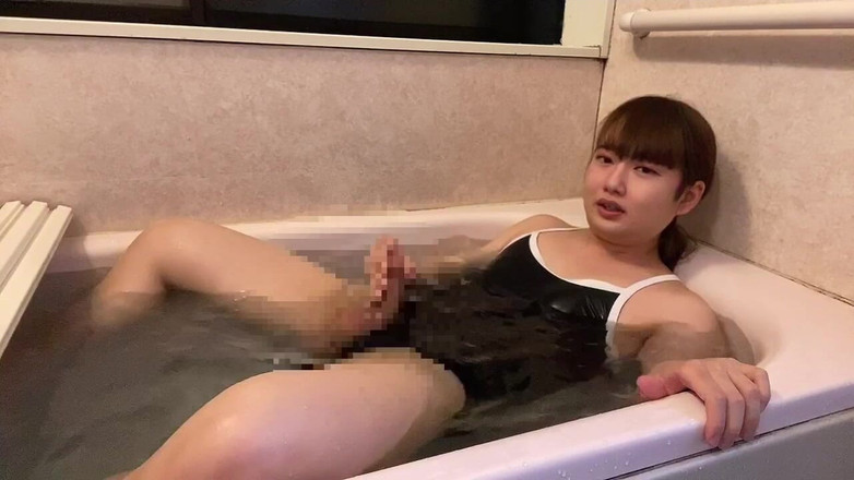 Love Minami: 자위하는 섹시한 일본 소년 소녀