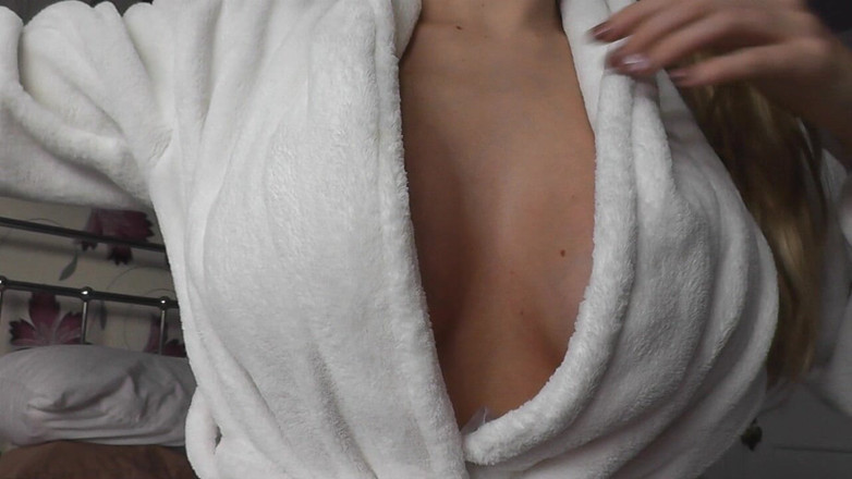 Danielle Maye: Tit Perve की अनदेखी
