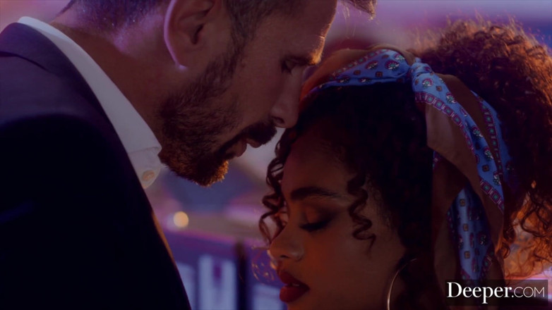 Deeper: gahri. Sugar Baby Scarlit ki poorv premika ke saath junooni...