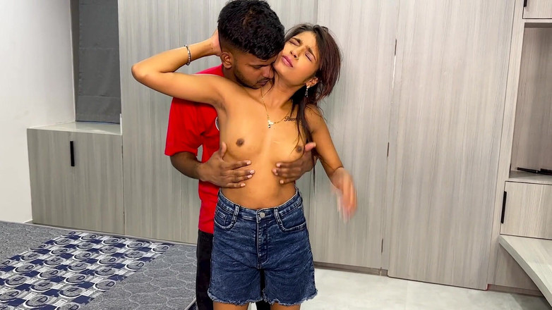 Desi Maal studios: Erkek arkadaş masaj yaptırıyor erkek arkadaşının ruh hali oldu ve...