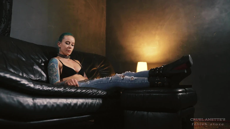 Cruel Anettes fetish world: Anette Smokes in Jeans and Boots 4K