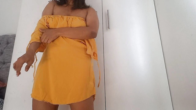 PATY PATY: 放松！！家庭主妇利用丈夫不在的时候做恶作剧，是一个荡妇，她展示她的阴户和