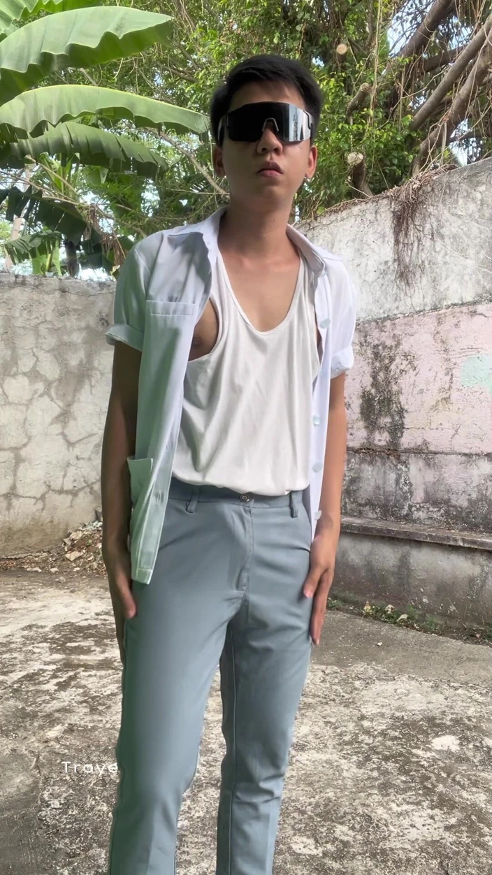 Troye_AsianPinoy: 我的老师要求我拍一个视频来获得更好的成绩