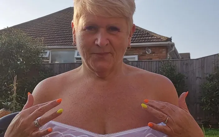 Uk Joolz: Garden Fun