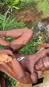 Eboni berlari untuk hidupnya selepas kongkek hutan yang keras tanpa belas kasihan