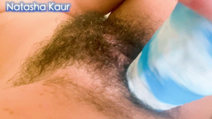 Natasha Kaur: Orgasme multiple, gros gode, masturbation