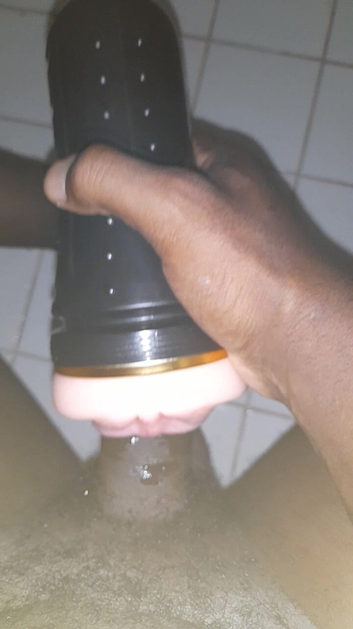 Black guy: S10 E4 mastürbasyon yapıyor