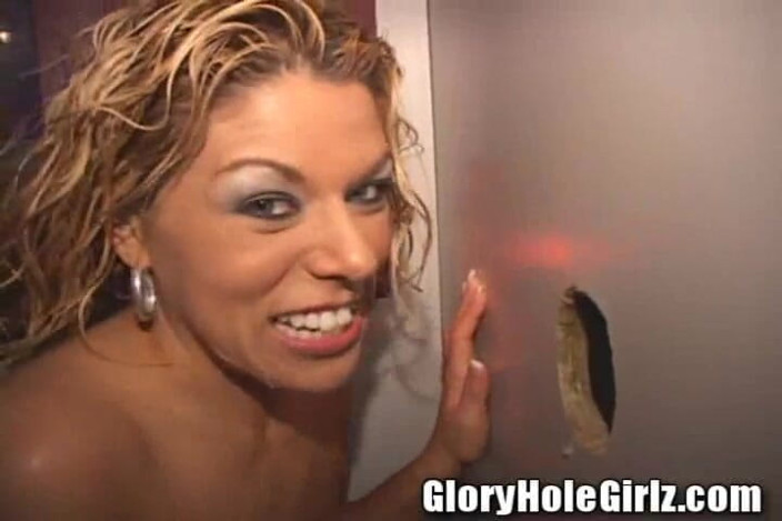 Glory Hole Girlz: Roxy Peituda Latina Cadela Chupa Tesão Esperma Shots Gloryhole