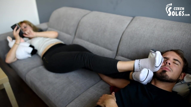 Czech Soles - foot fetish content: Un'occasione per annusare i suoi calzini