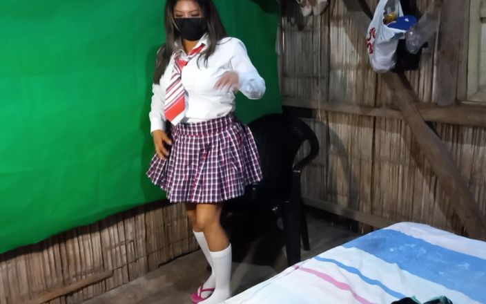 Martin13: O studentă spaniolă din Madrid și-a dus fratele vitreg la ea...
