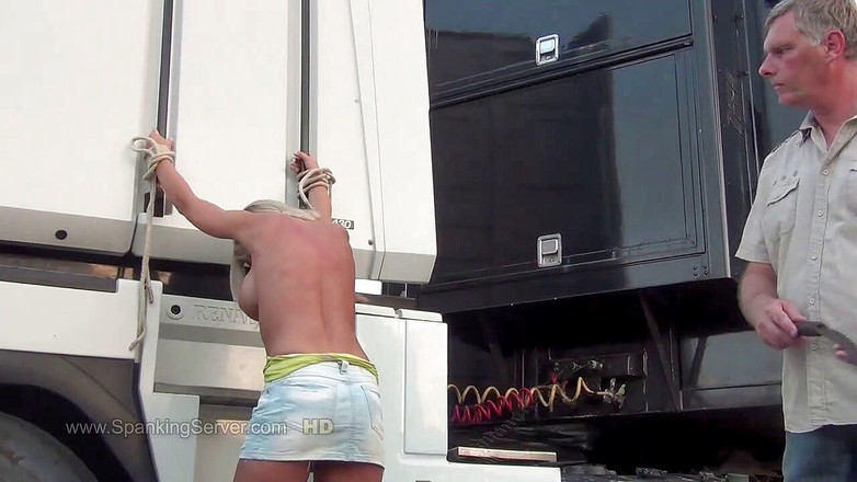 Spanking Server: Lea, आउटडोर बिना कंडोम पीछे कोड़ा - CMNF