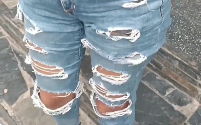 Karely Ruiz: Dubbele cumshot op het natte poesje van een vreemde van...