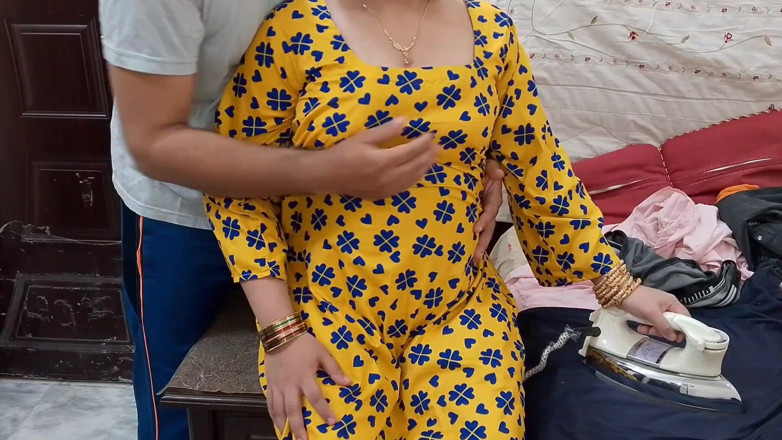 QueenbeautyQB: indická sexy nevlastní matka nakonec souhlasila