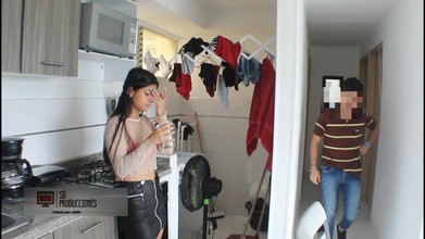 Britany: Padrastro me folla el coño después de descubrir que me...