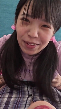 秘密训练教她！无套插入和射在她无辜的阴户里！