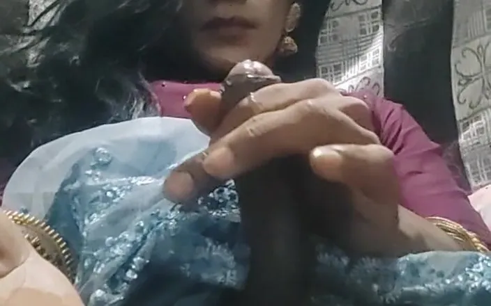 Keerthanakeerthi95: Indian Sissy Stocking and Cumming in Traditional Lehanga