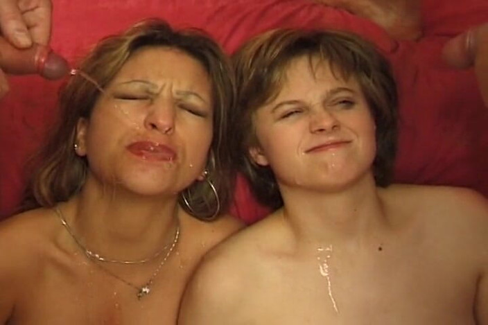 Filles Francaises: Atraktivní francouzské panenky postříkané Jizz a Piss po anální orgii