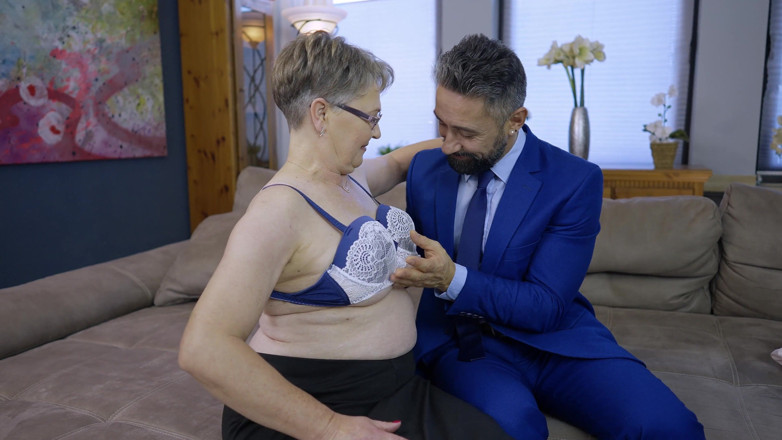 Discover 4K: Bunicuța excitată fute un armăsar mult mai tânăr tare - Futai în...
