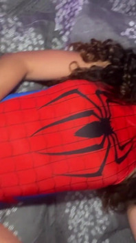 Menina aranha é fodida pelo pau de Miles Morales