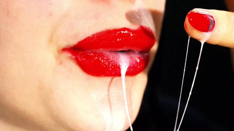 Goddess Misha Goldy: Labios rojos y un juego con líquidos y saliva! ¡Leche y...