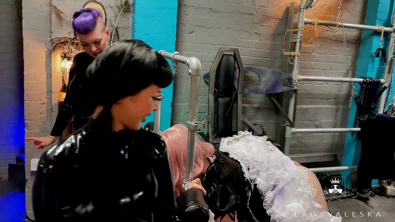 Lady Valeska: Kreunend mietje spitroast