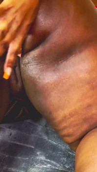 Pelanggan lesbian miang menjolok pepek semasa merintih