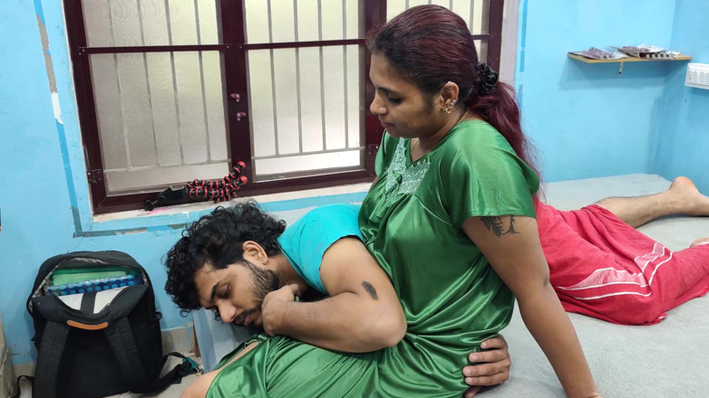 Vaishnavysharunraj: Couple Hot Nighty Romance with Boobs Press in Bedroom