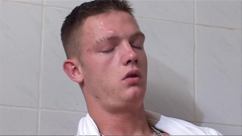 Young Bastards: Pissen und vollspritzen