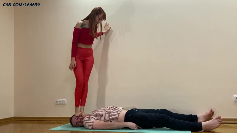 Petite Princesses Femdom: Bratty teen mistress in leather leggings - fullweight head trampling, deep...