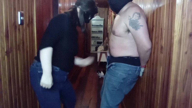 Mois Fantasys: パンチ・イン・ザ・ウォール