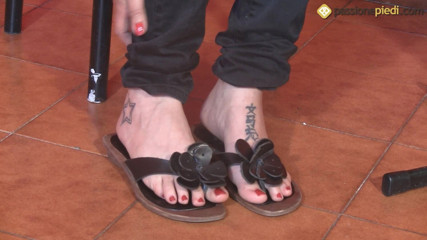 Foot Fetish HD: Svůdná holka Marlene si užívá hraní s nohama