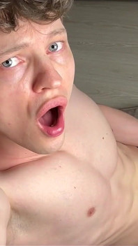 Me Estoy Tocando Mientras Te Mira a Los Ojos Y soñamos Con Más