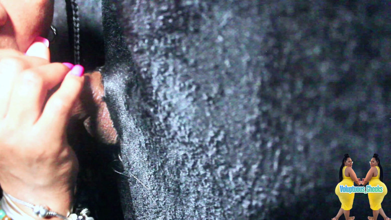 Voluptuous Cheeks: Il mio primo gloryhole