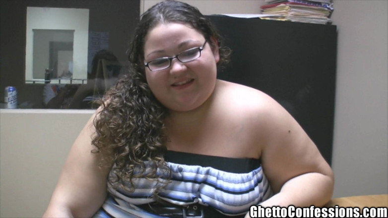 Ghetto Confessions: Ghetto nerdy Womanatee hltající mrdka z drobného ptáka kouření brýle čůrání...