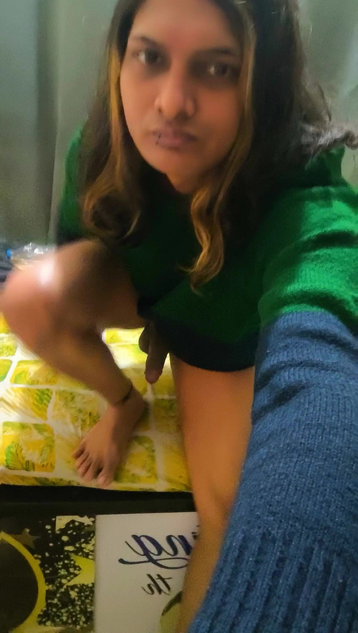 Zoyasazadai: 거실에서 혼자 즐기는 Zoya Shezadi