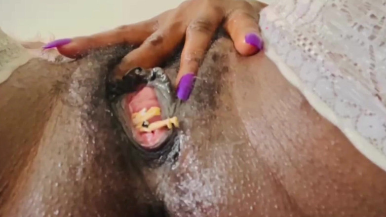 Maeling: Tiny Couple Pussy Escape - Ebony Giantess Pussy