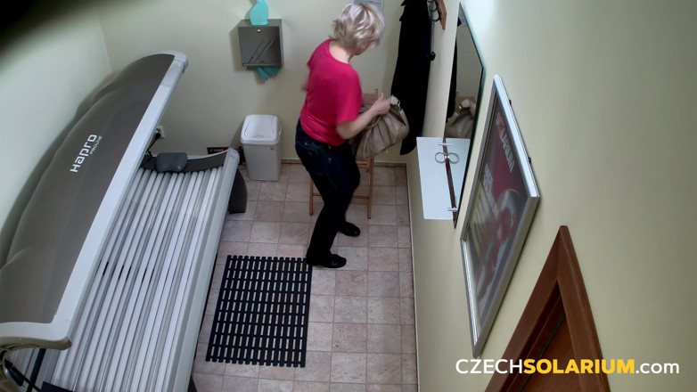 Czech Solarium: Czech Solarium 173 Mature Blonde Shows off Her Natural Curves