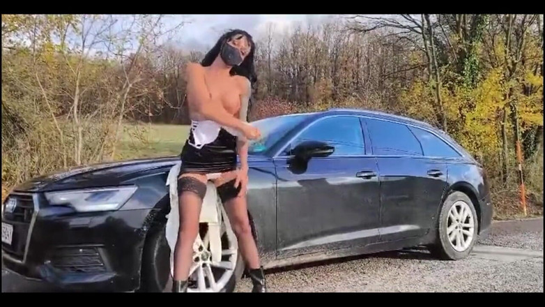 Miss Lilith devil: Kereta yang hebat, wanita yang hebat,