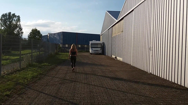 martinawest: Dospělá v těsných černých legínách