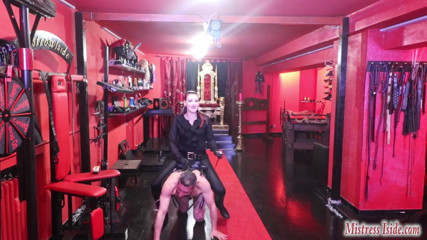 Mistress Iside: Dominatrix Iside - exposición hípica