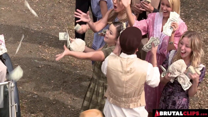 Brutaclips: Hete Amber Rayne, Hannah West en Kaci Star in gangbang...