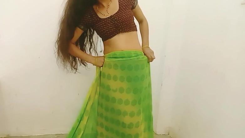 Ankurpriya000: Vaše Priya Bhabhi se převléká před svým devarem